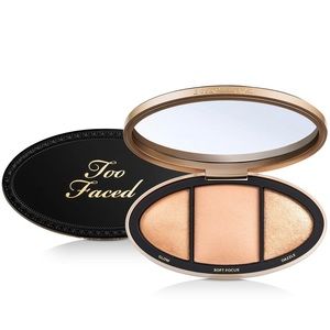 Too Faced Born This Way Turn the Light Up Highlighting Palette.✨